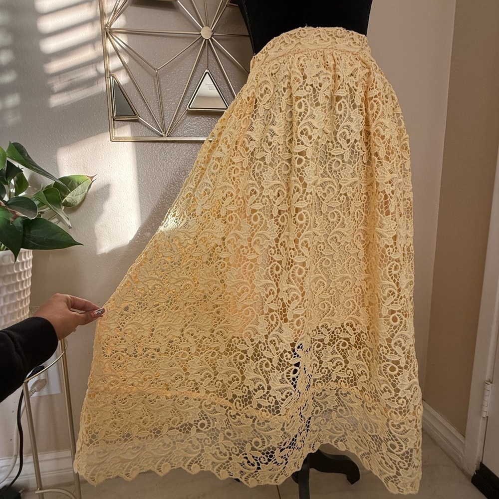H&M Yellow Lace Midi Skirt Size 8 A-Line Feminine Cottagecore Spring Summer - Picture 3 of 11